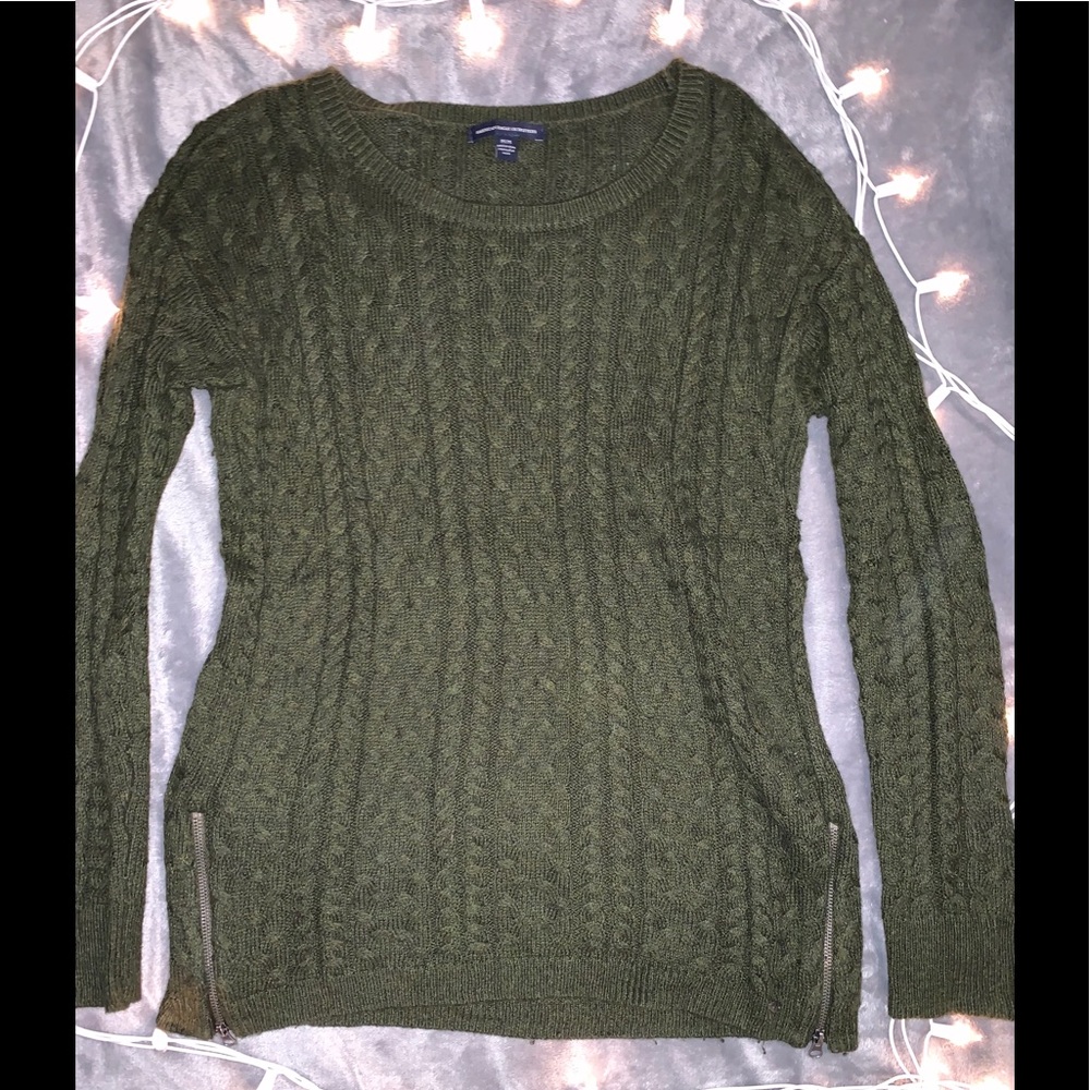 American Eagle Sweater